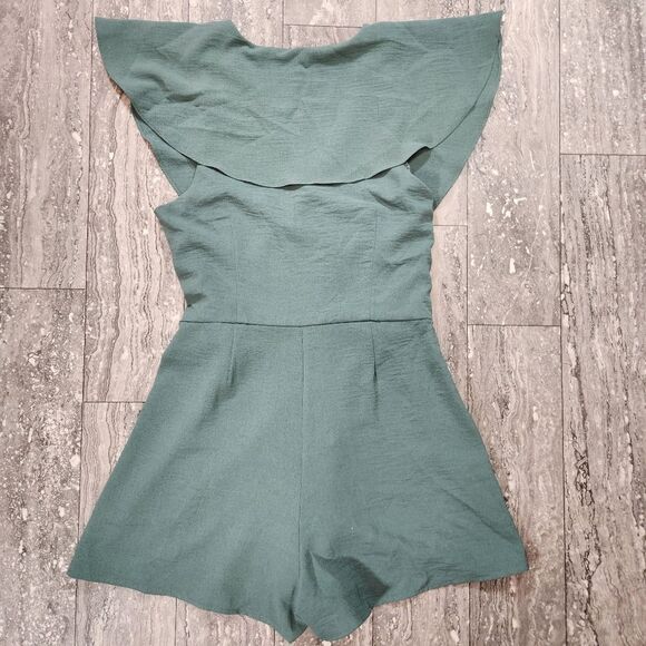 🍑She & Sky Sage Green Flouncy Belted Romper Medium - Picture 3 of 12
